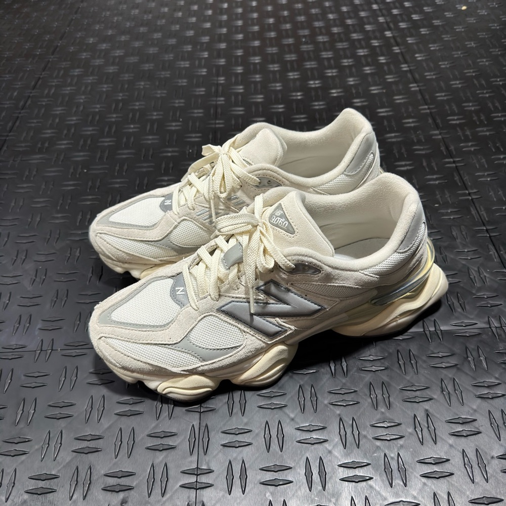 New Balance 9060 Grey off white